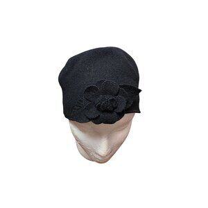 August Beret Flower Accent Women's Hat 80% Wool & 20% Nylon Size OS